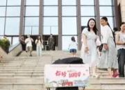 重庆高校迎新机器人天团